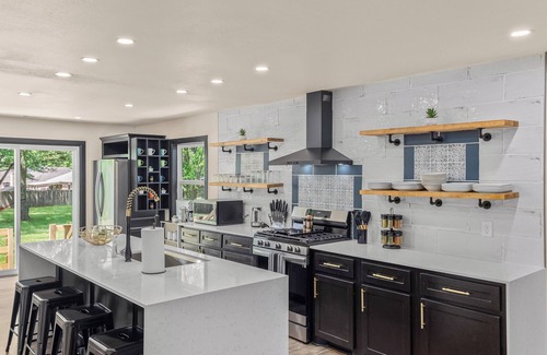 Bentonville House | Summer in Bentonville! Guest Favorite and Bikers Retreat. Pets Welcome!