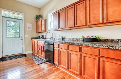 Metropolitan Apartment | Summer in Savannah - 5 mins to DT & Forsyth - Mini Gym