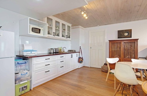 Malua Bay House | Summer Loving | Waterfront, Pet-Friendly, WiFi