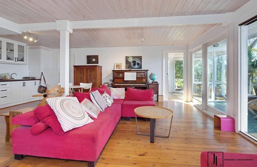 Malua Bay House | Summer Loving | Waterfront, Pet-Friendly, WiFi