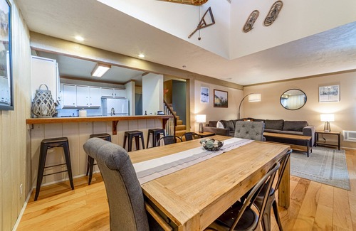 Mammoth Lakes House | ★ Summer Ready ★ Hot Tub, Summit Views, Close to Village