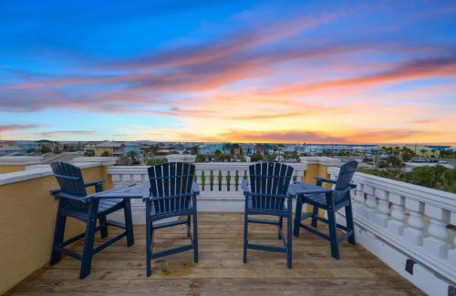 Biltmore Beach Villa | Summer Special, Lux 4BR House Sleeps 12, Pool, Elevator, King bed