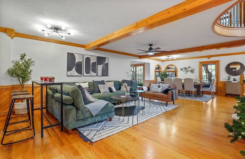 Laurelville House | Summer Specials. HotTub~Fireplace~Grill~GameRoom