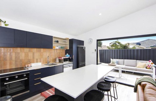 Ettalong Beach House | Summer Vibes Cabin Wifi