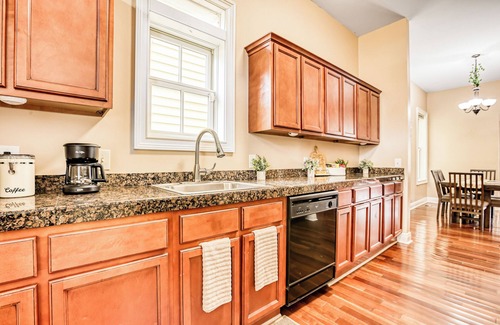 Thomas Square Apartment | Summer Vibes - Stylish Duplex by Forsyth Park - 14PPL