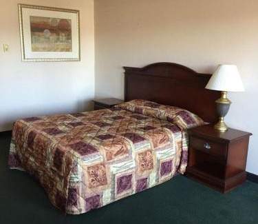 Newport Hotel | Summer Wind Budget Motel