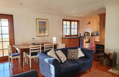 Lovedale Cottage | Summerfield - your home in the Hunter