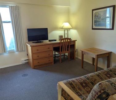 Okanagan-Similkameen Hotel | Summerland Motel