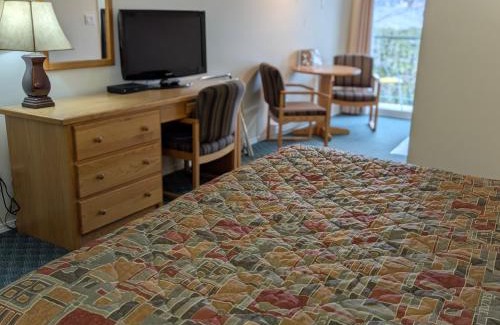 Okanagan-Similkameen Hotel | Summerland Motel