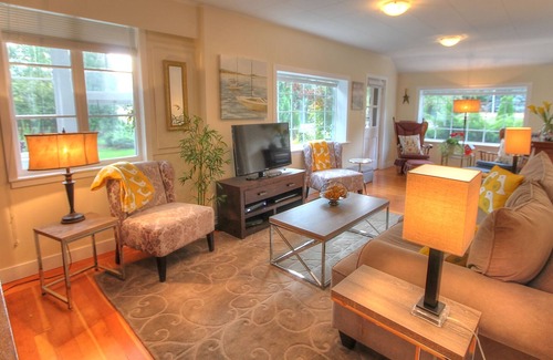 Okanagan-Similkameen Cottage | Summerland Vintage Cottage Vacation Paradise!