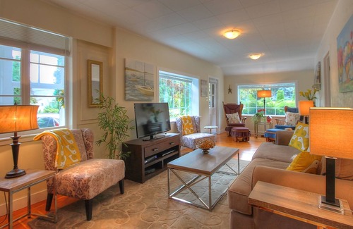 Okanagan-Similkameen Cottage | Summerland Vintage Cottage Vacation Paradise!