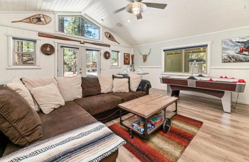 Summit Estates House | Summit Mountain Lodge - Amazing location just down the street from Snow Summit!