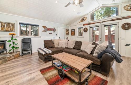 Summit Estates House | Summit Mountain Lodge - Amazing location just down the street from Snow Summit!