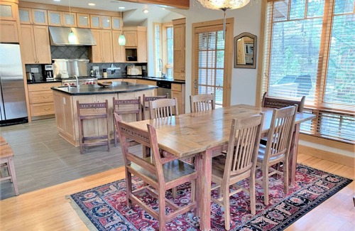 The Reserve Ski Chalet | Summt Rose Escape Theater Rm Gourmet Kitchen