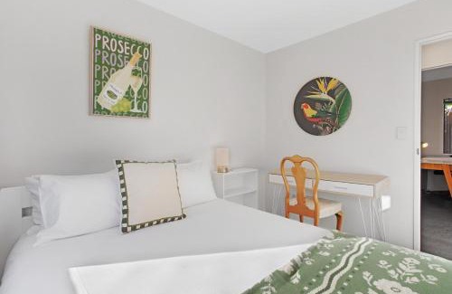 Auckland House | Sun Drenched Comfort close to City Center - 4BR 2BA