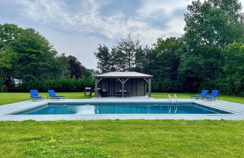 Town of Southold Town House | Sun filled 3-bedroom house in lovely Mattituck with pool & AC
