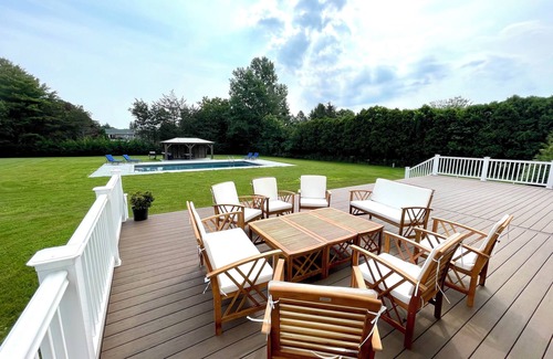 Town of Southold Town House | Sun filled 3-bedroom house in lovely Mattituck with pool & AC