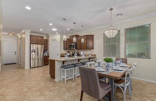 Sun City House | Sun, Fun, Hot Pool Sleeps 8, Workspace!