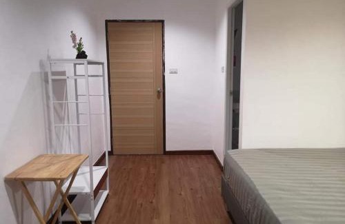 San Chao Pho Suea Hotel | Sun house BKK