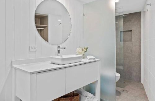 Gold Coast Apartment | Sun-kissed Serenity: Mediterranean in Burleigh