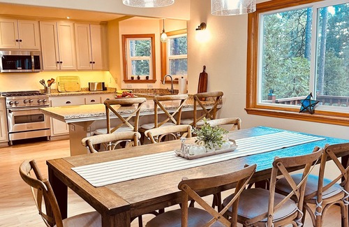 Arnold Cabin | Sun-kissed Serenity or Snow-covered Adventure: Your California Cabin Awaits!