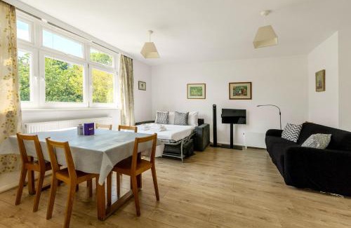 East Putney Apartment | Sun-lit Studio, 7 mins to tube &train, Putney