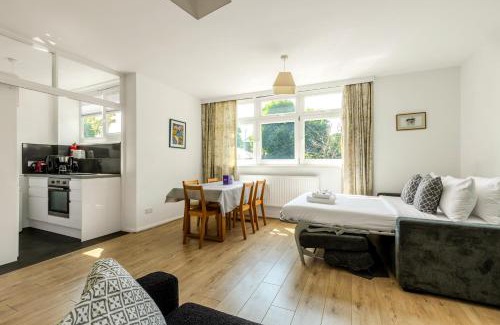 East Putney Apartment | Sun-lit Studio, 7 mins to tube &train, Putney
