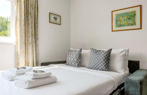 East Putney Apartment | Sun-lit Studio, 7 mins to tube &train, Putney