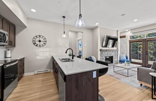 Sun Peaks Condo | Sun Peaks Condo - True Ski In/Ski Outnn