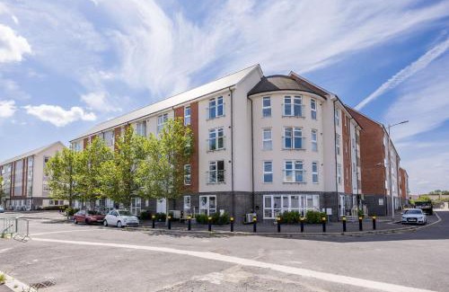 Hamworthy Apartment | Sun-Soaked