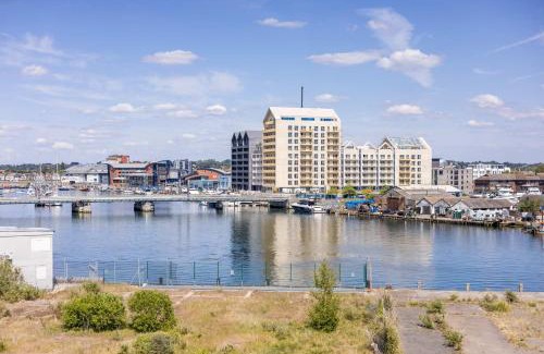 Hamworthy Apartment | Sun-Soaked