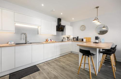 Hamworthy Apartment | Sun-Soaked
