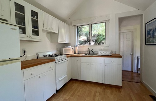 Wellfleet Cottage | Sun-Sun Chezsven Cottage: 2 bdrm house with WiFi, in peaceful Wellfleet woods