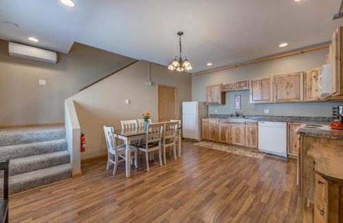 Pepin Apartment | Sunbeam Condo - Beautiful 2 Bedroom Stay by Beach