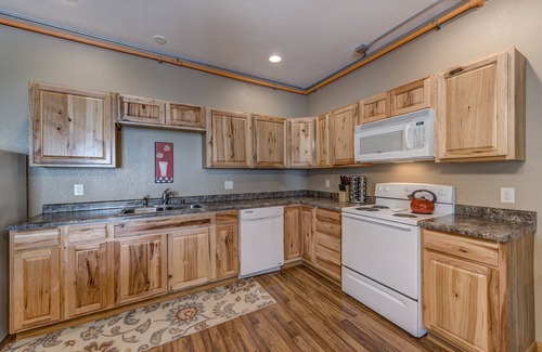 Pepin Condo | Sunbeam Condo - Beautiful 2 Bedroom Stay by Beach