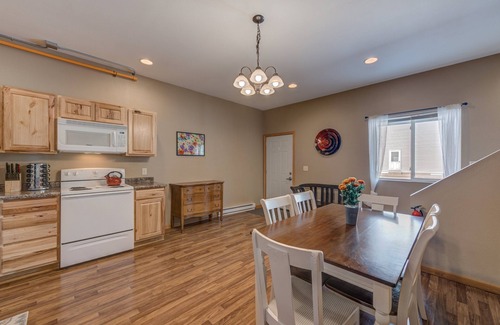 Pepin Condo | Sunbeam Condo - Beautiful 2 Bedroom Stay by Beach