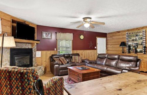 Stanton House | Sundance Cabin with Hot Tub and WiFi