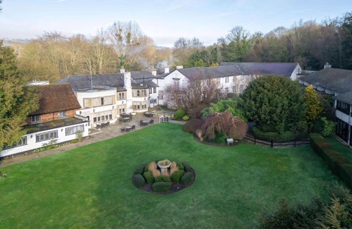 Box Hill Apartment | Sunday BoxHill Burford Bridge Hotel Standrd Double