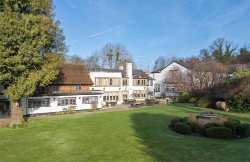 Box Hill Apartment | Sunday BoxHill Burford Bridge Hotel Standrd Double