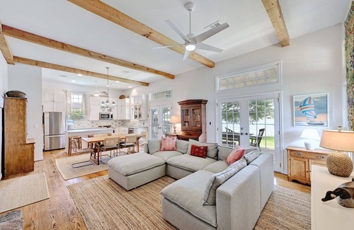 Burnet House | Sunday House @ Cockleburr Cove on Inks Lake - Lakefront property w/boat dock