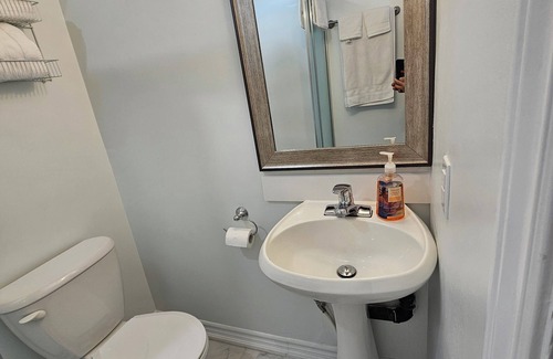 Summerside Bed & Breakfast | Sunflower Guest Suites