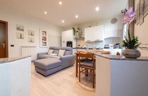 Intra Apartment | Sunflower - Modern Apartment on Lake Maggiore