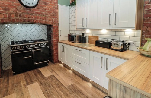 Whitley Bay Cottage | SUNFLOWERS, pet friendly, with open fire in Whitley Bay