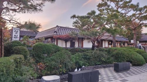Jeonju House | Sungsim Hanok Guesthouse