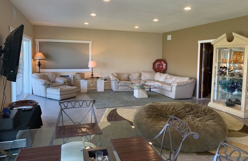Sunland Estates House | Sunland Estates waterfront home in the Cove close to Gorge Amphitheater