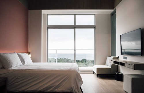 Eluan Bed & Breakfast | Sunlight on the peninsula