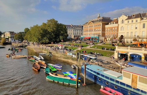 South Richmond Apartment | Sunlit 2-Bedroom Apartment, Central Richmond, Sleeps 4 - from Shipplets