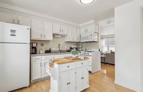 West Allis House | Sunlit 2BR Upper Near Downtown, Quiet Street + Free Parking