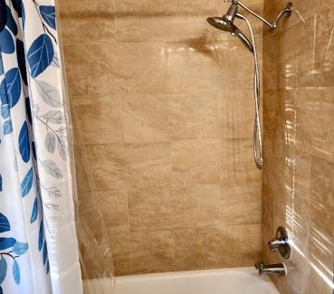 Brooklyn Center House | Sunlit Oasis Family Friendly Retreat