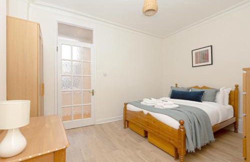 Chelsea Riverside Apartment | Sunny 1BR Gem in Chelsea Harbour & Coleridge Gardens